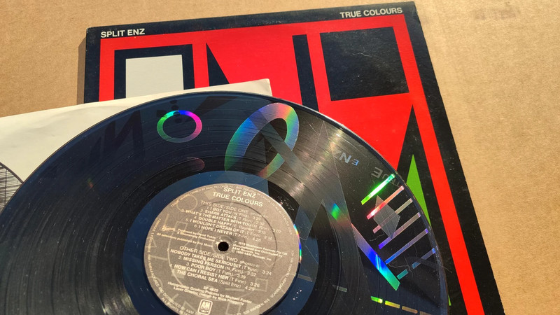 LP vinil (laser-etched/holográfico) | Split Enz – True Colours; Canadá, 1980