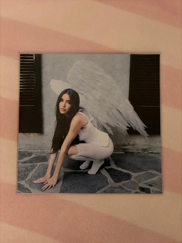 madison beer - bad enough / angel wings UO Exclusive Heart-Shaped Single