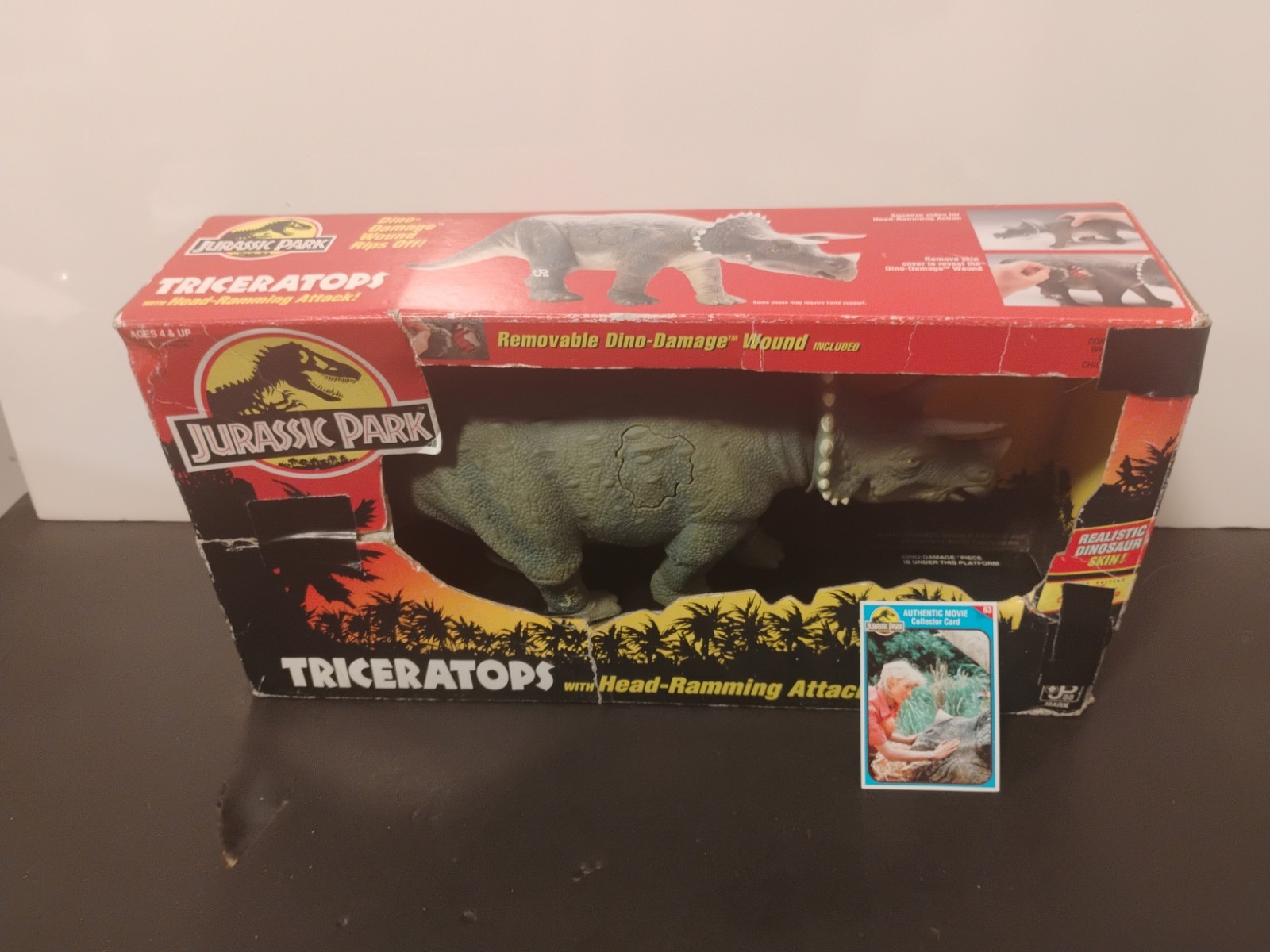 Triceratopo Kenner Jurassic Park serie 1 vintage completo con scatola aperta