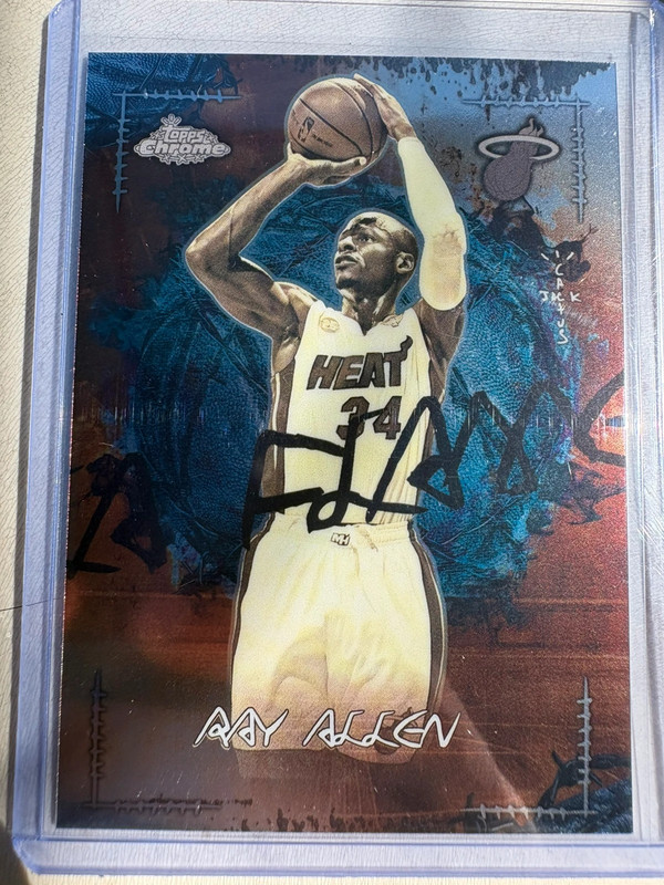 vends carte de basket topps chrome 2025-26 de ray allen (miami heat).