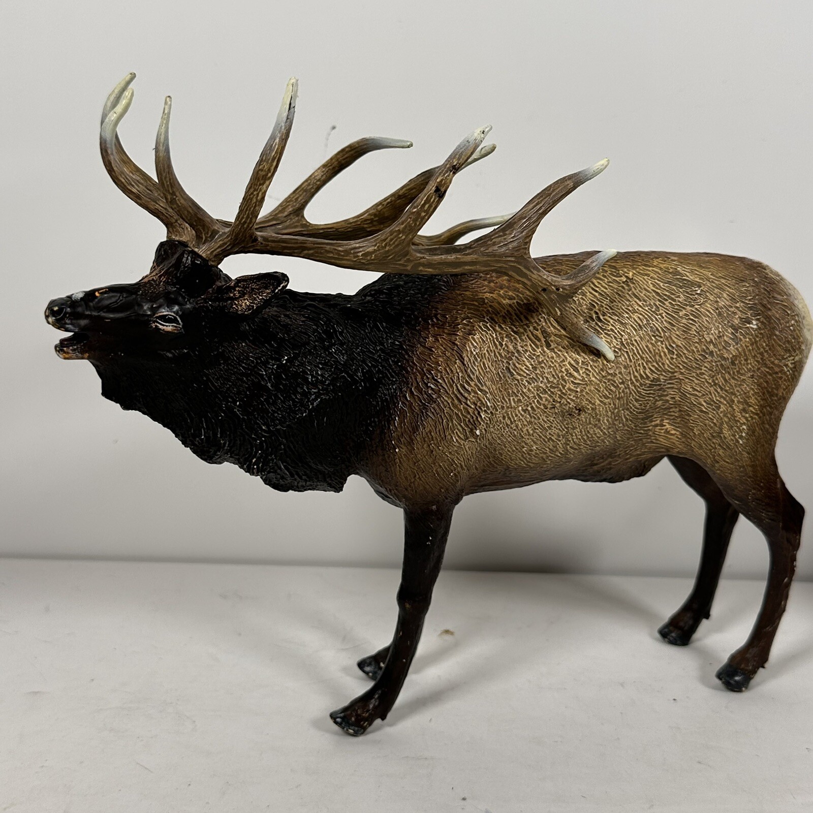 Statuina Hunter Dan 12 Punti Alce Bugling di Creative Outdoor Products