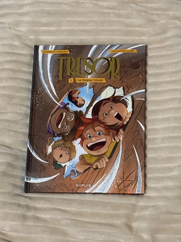 BD trésor titre: la Vague rouge numéro 1
