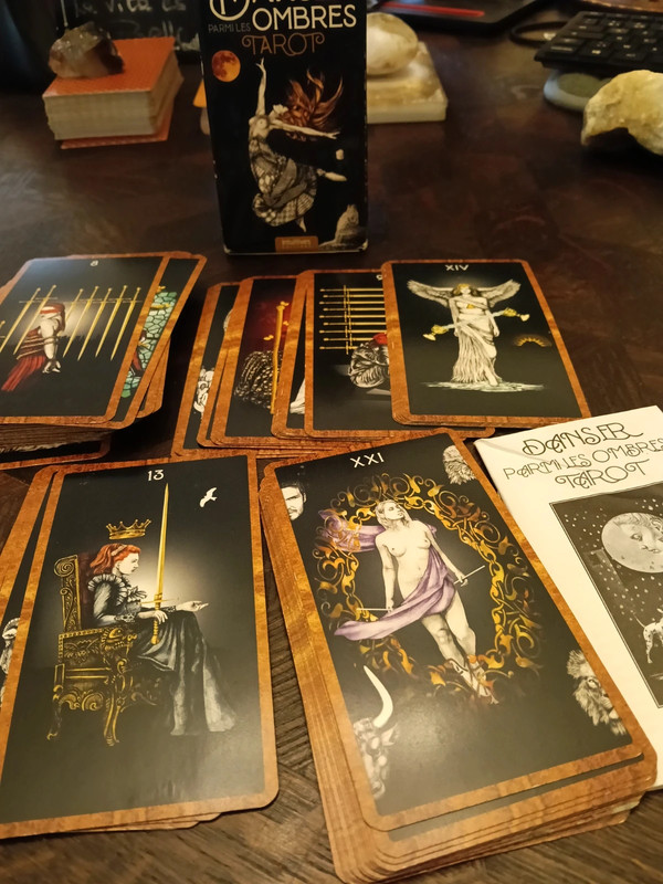 Danser parmi les ombres tarot