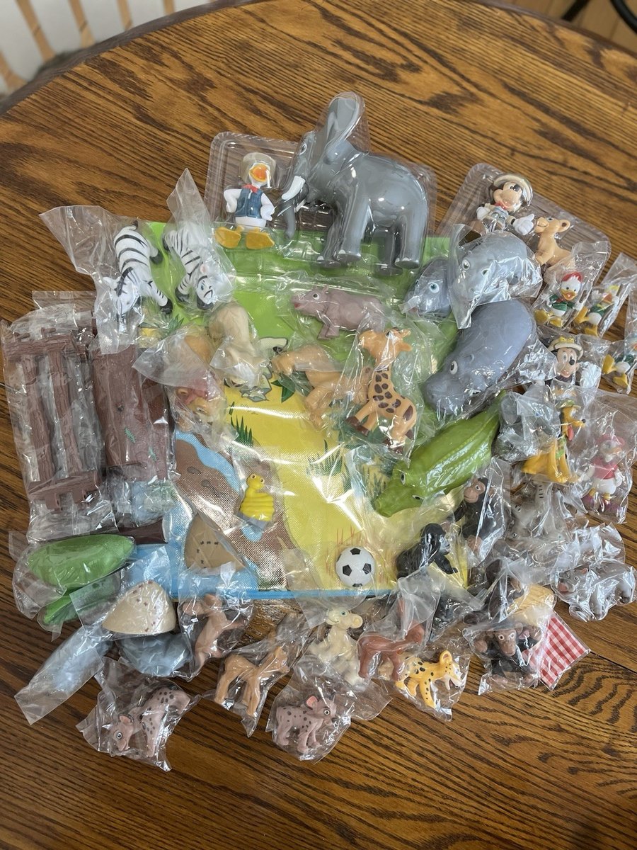 Disney World Animal Kingdom Mickey & Friends Safari Figures Playmat NEW 57 Piece