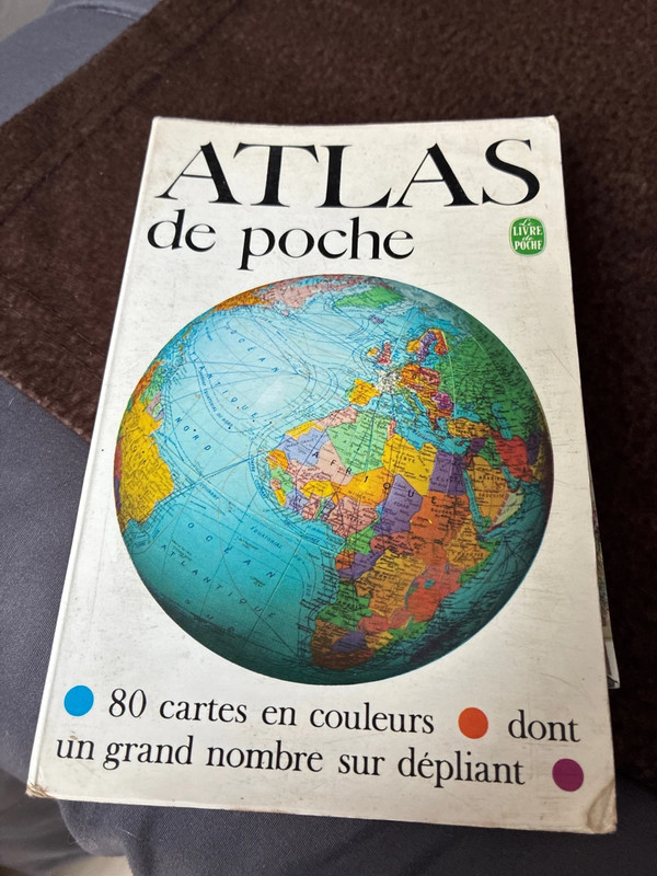 Livre atlas de poche