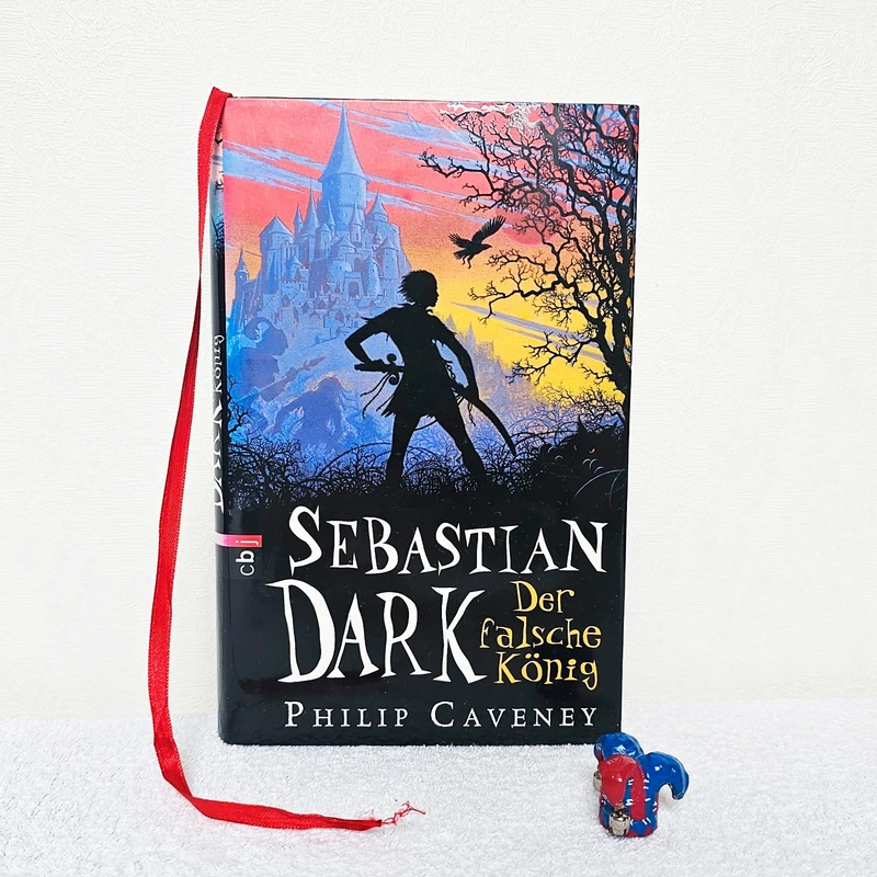 Sebastian Dark – Der Falsche König | Fantasy Kinderroman | Mit Abenteuerspiel & Narrenkappe