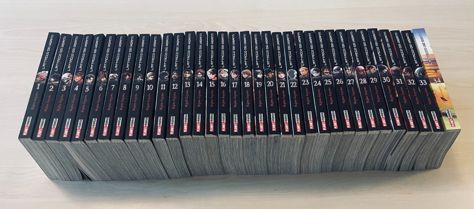Attack on Titan – L'Attacco dei Giganti-  SERIE COMPLETA