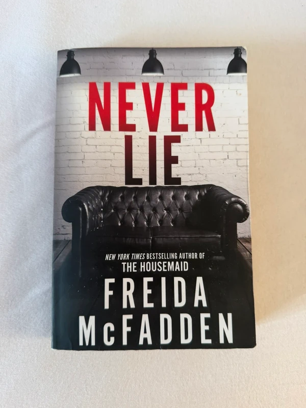 Buch Frieda McFadden- Never lie