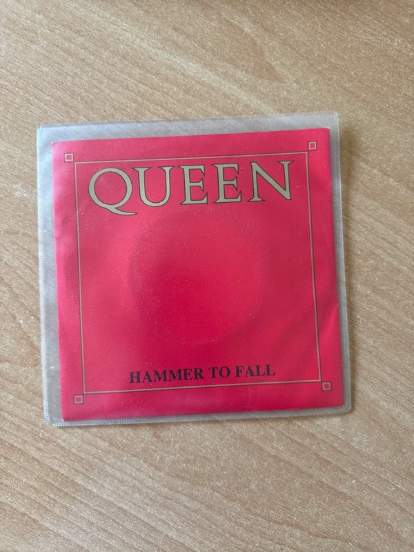 Single : QUEEN (1984)