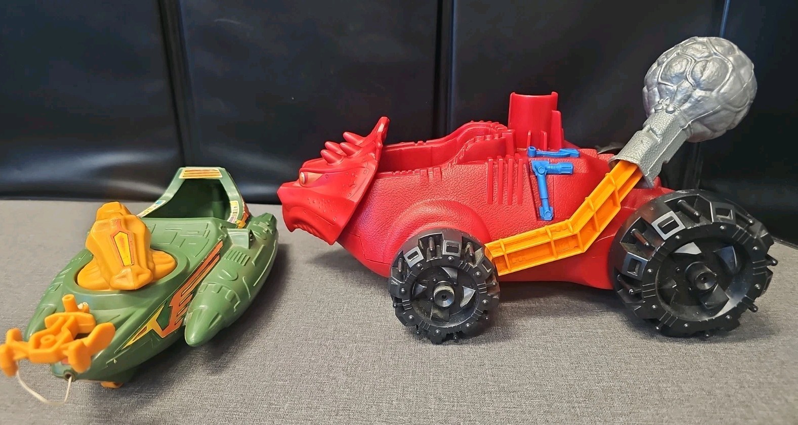 Bashasaurus He-Man e i padroni dell'universo MOTU 1984 + 1981 Wind Raider
