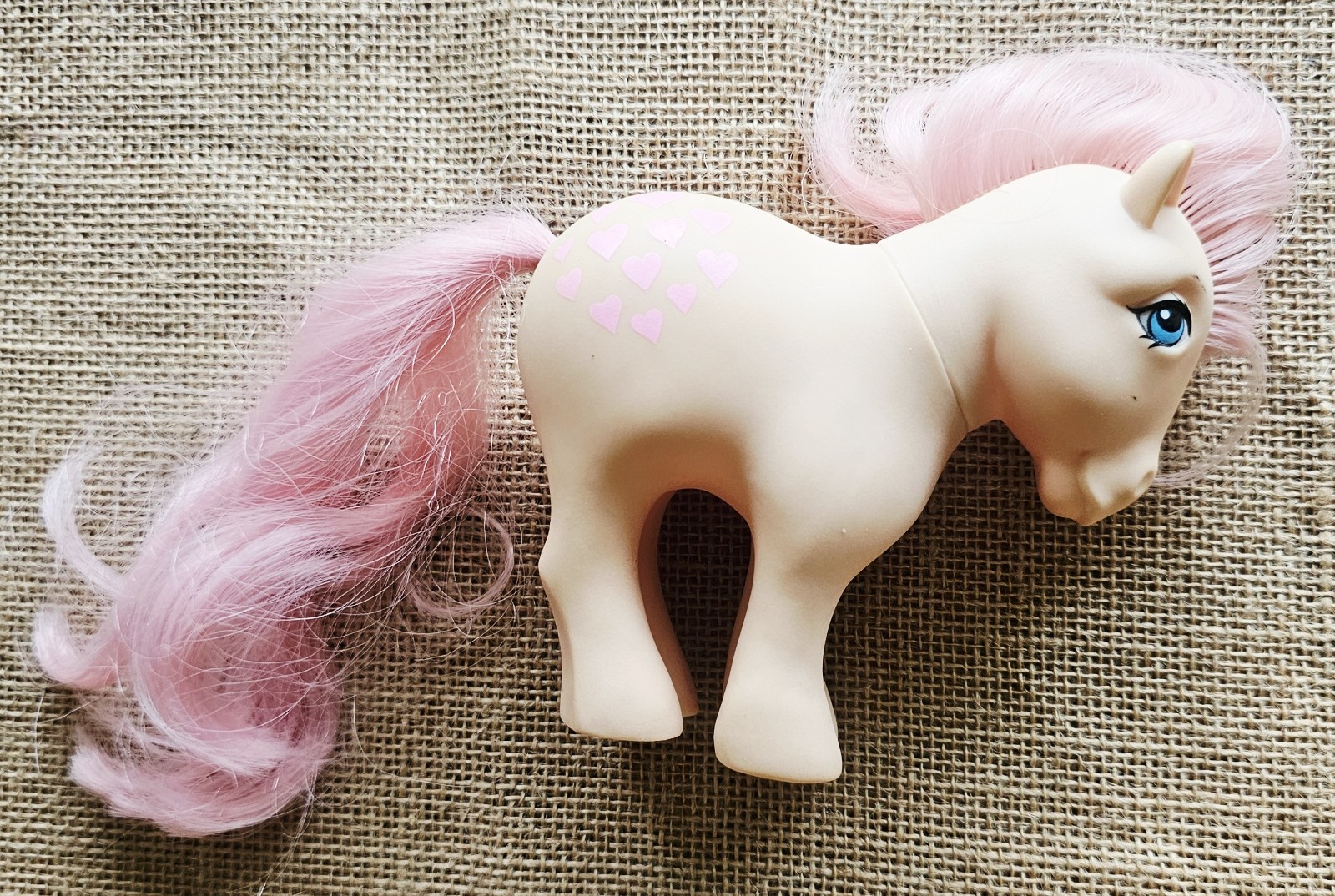 G1 My Little Pony Hasbro Peachy 6" Peach 1982 con cuori rosa Hong Kong 