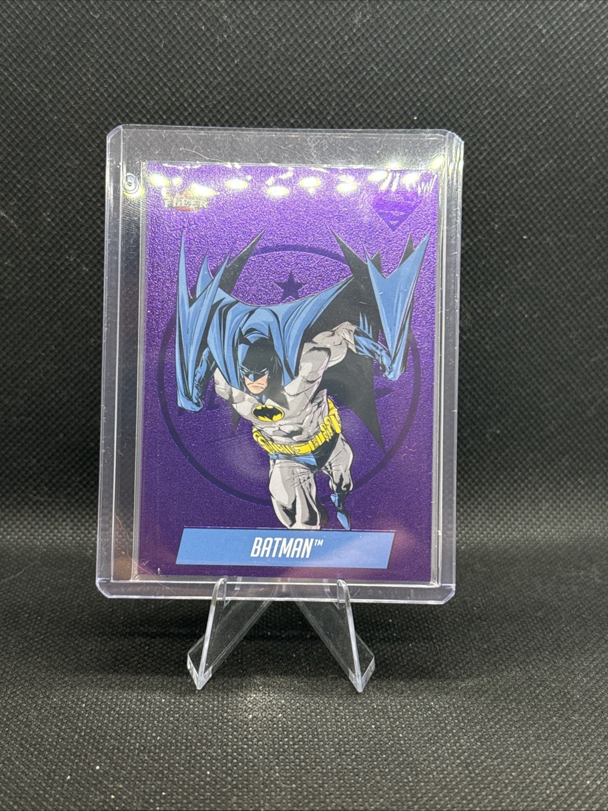BATMAN M-11 2026 Fleer Ultra DC Superman MEDAGLIONI VIOLA