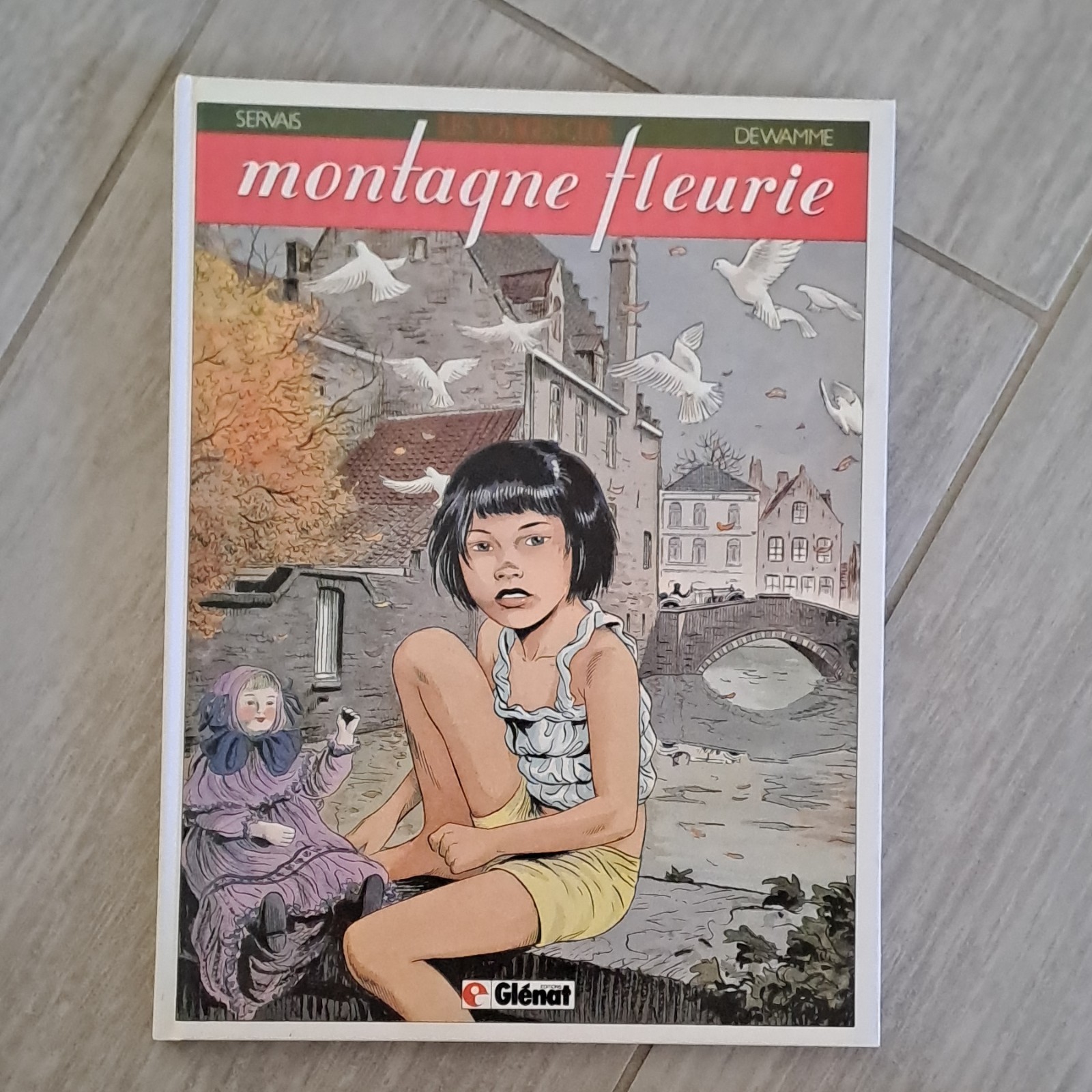 Glénat Montagne fleurie Par Servais & Dewamme. Les Voyages Clos 1 En EO Et TBE.