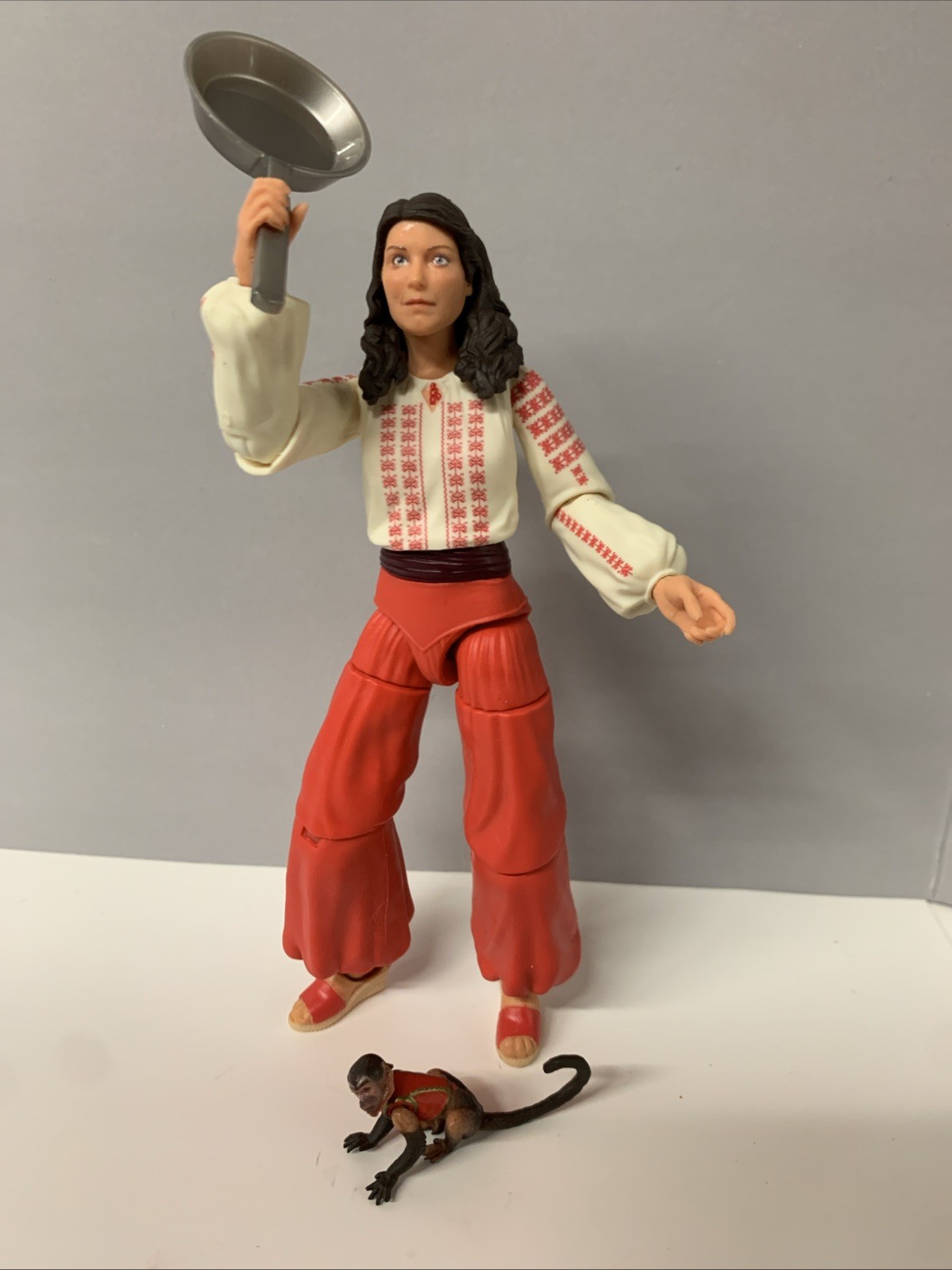 Indiana Jones Adventure Series MARION RAVENWOOD 6” Action Figure Hasbro Complete