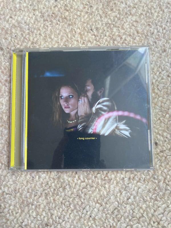CD bb brunes. Long courrier