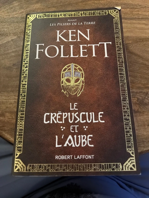 Le Crépuscule et l'Aube - Ken Follett