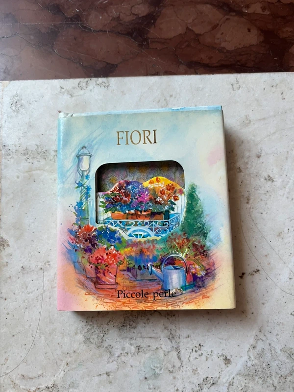 libricino con rilievi FIORI - piccole perle