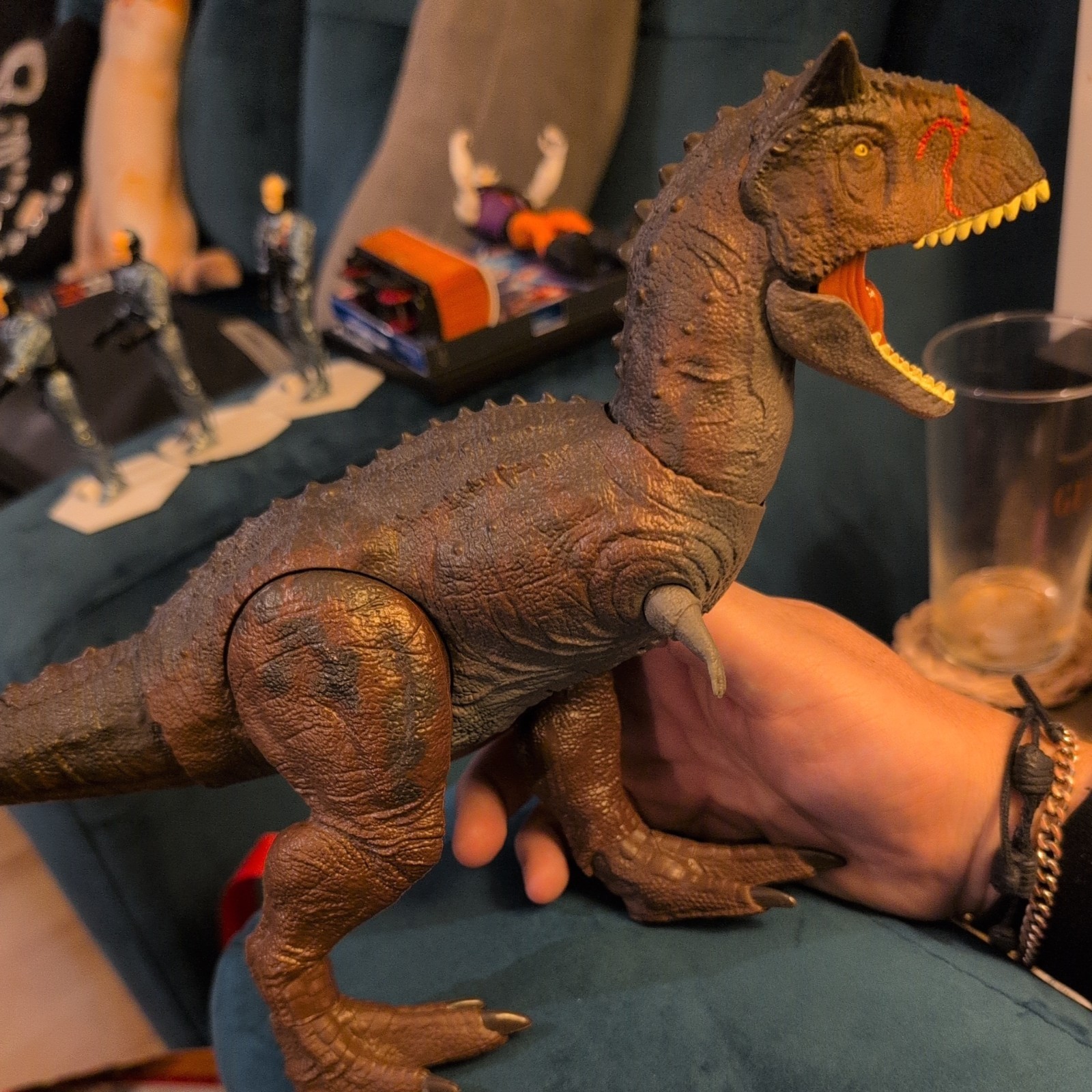 Jurassic World Primal Attack Control N Conquer Carnotaurus Toro Action Figure