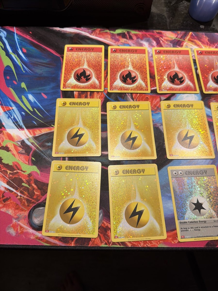 Lotto 15 carte Pokemon TCG CARD GAME CLASSIC FIRE & LIGHTNING ENERGY HOLO 2023 NM