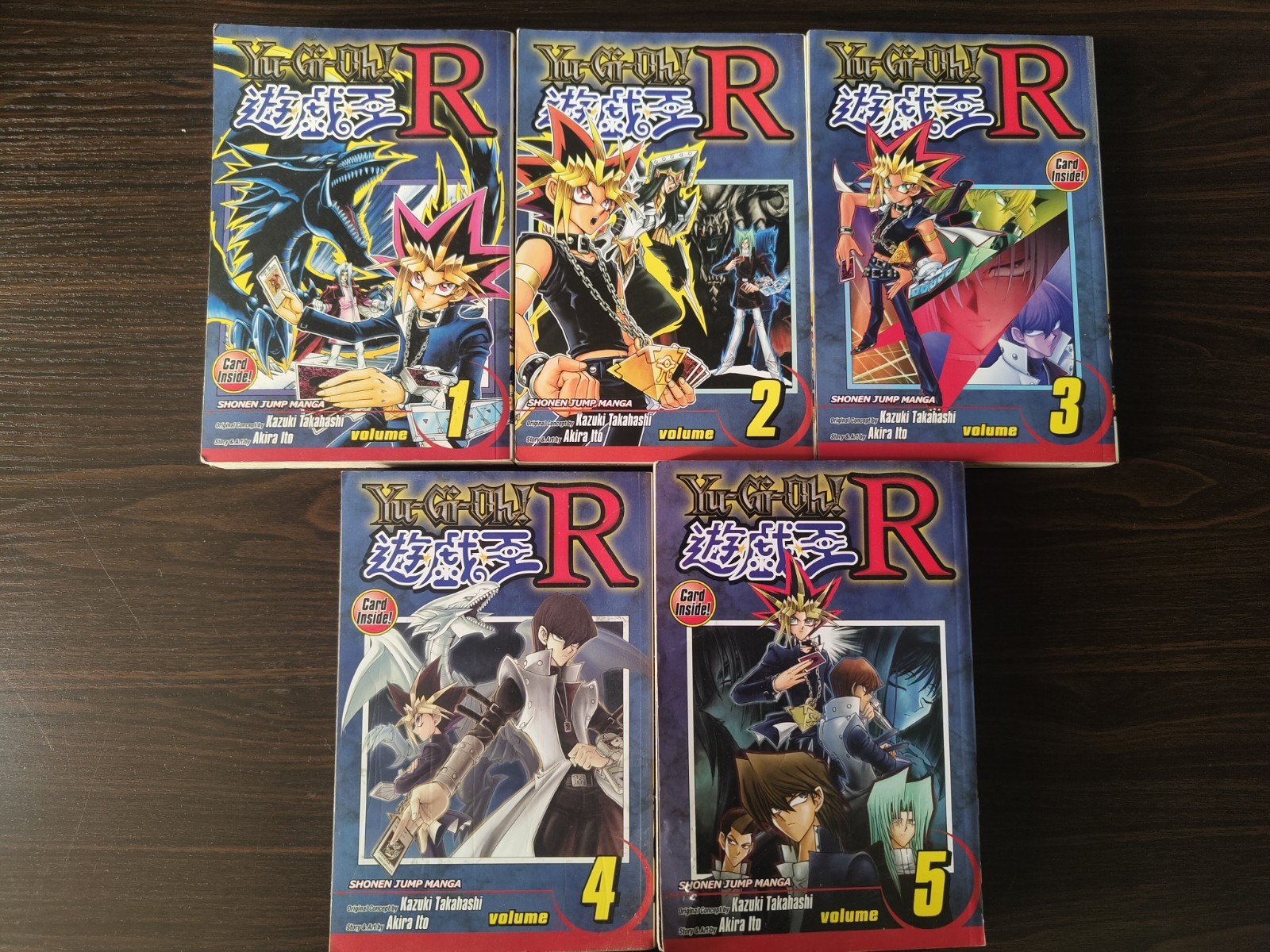 Yu-Gi-Oh! R completo prima stampa manga inglese vol 1-5 senza carte, buone condizioni.