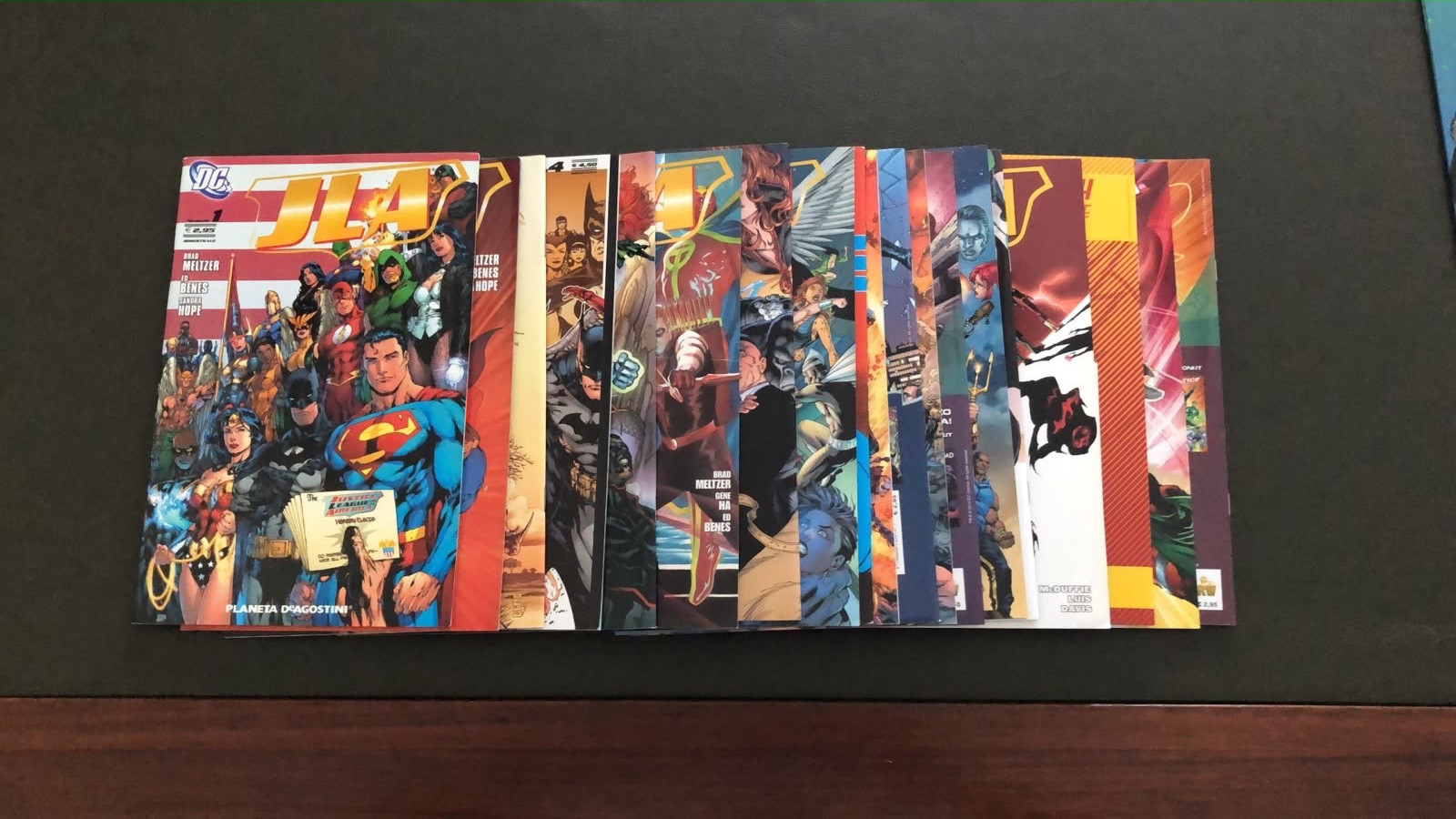 JLA  1-19  Planeta - RW LION - completa
