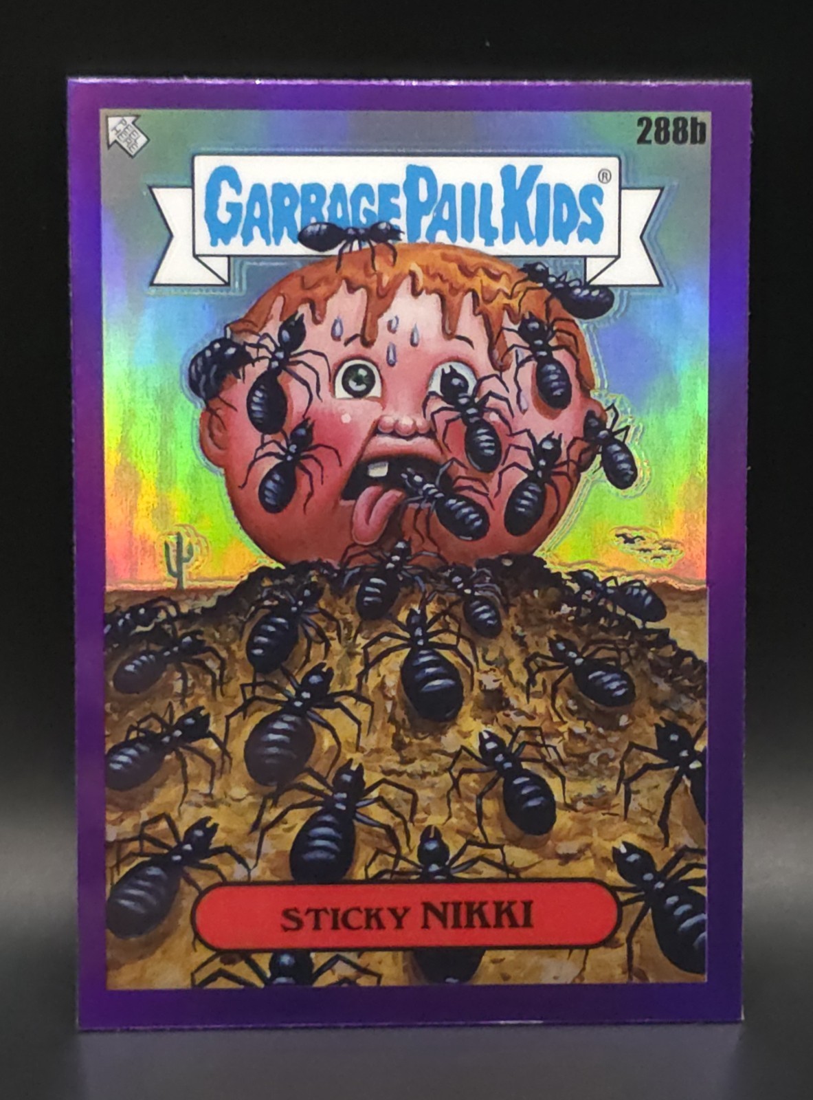 2024 Topps Spazzatura Secchio Bambini Cromo OS 7 Viola Rifrattore Adesivo NIKKI #288b GPK