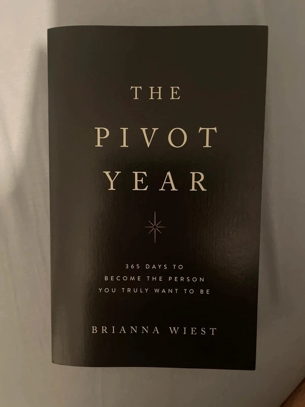 the pivot year buch von brianna wiest (auf englisch)