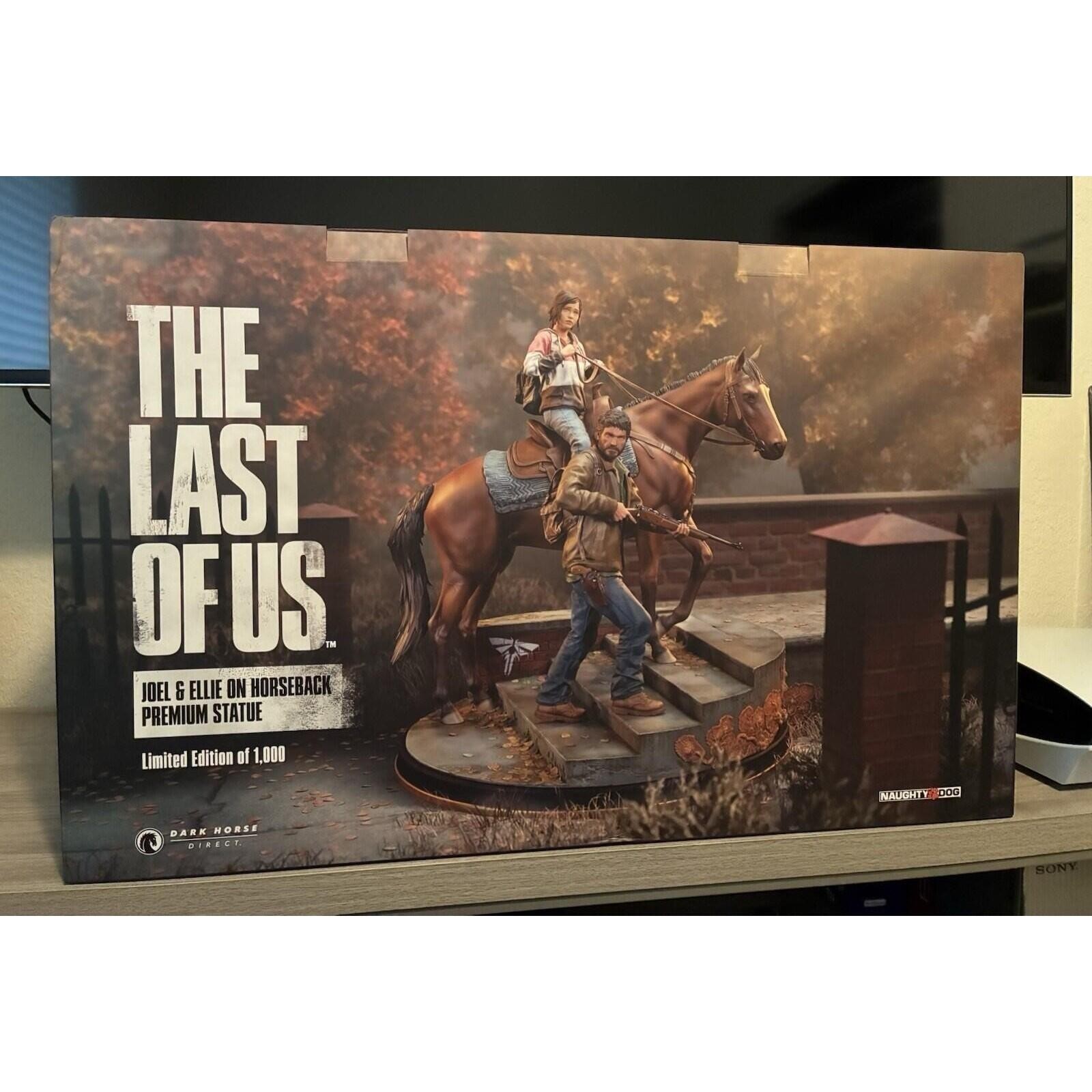 The Last of Us Joel & Ellie On Horseback Premium Statua Figura di Dark Horse NUOVO