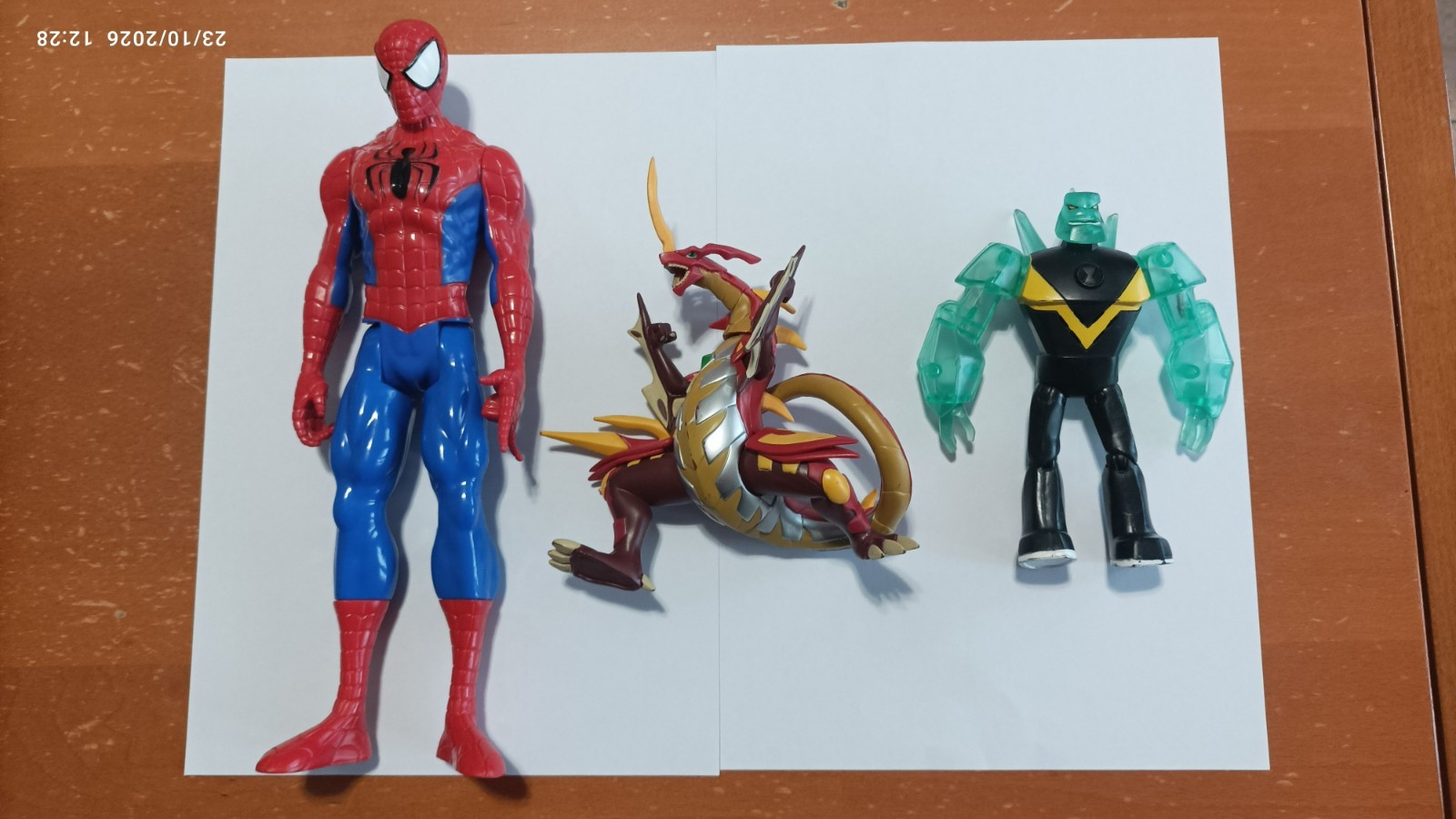 LOTTO 3 ACTION FIGURE : SPIDERMAN, DIAMANTE BEN10, BAKUGAN RED DRAGON