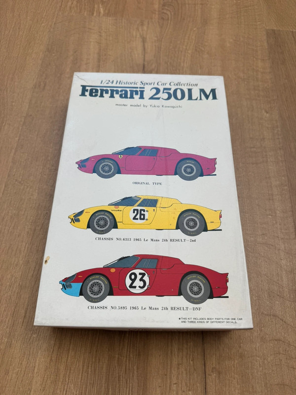 Sunny Ferrari 250 LM 1/24 – Maquette kit voiture jamais assemblée