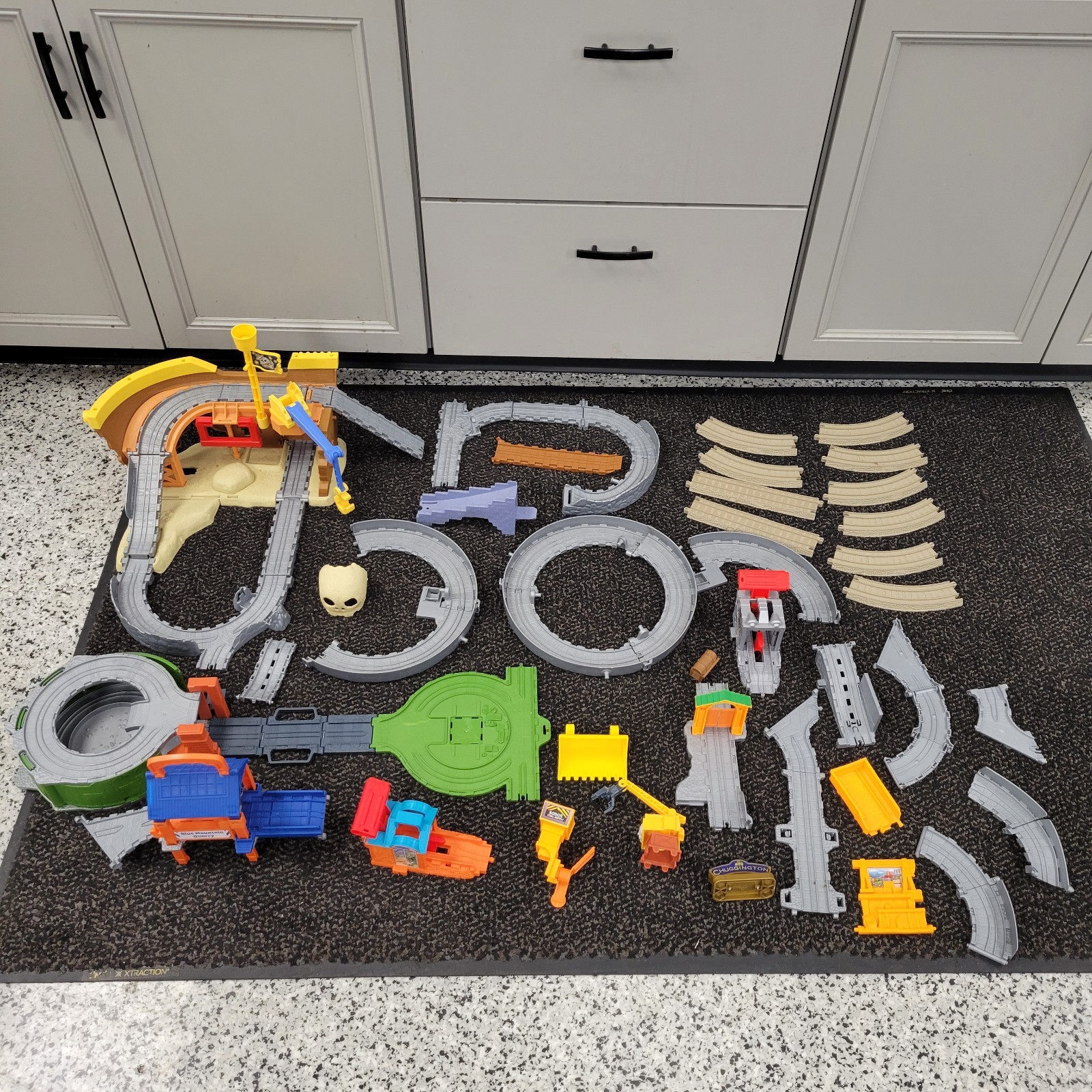 Thomas the Tank Engine Pirates Cove - Set da gioco Blue Mine Quarry e altro