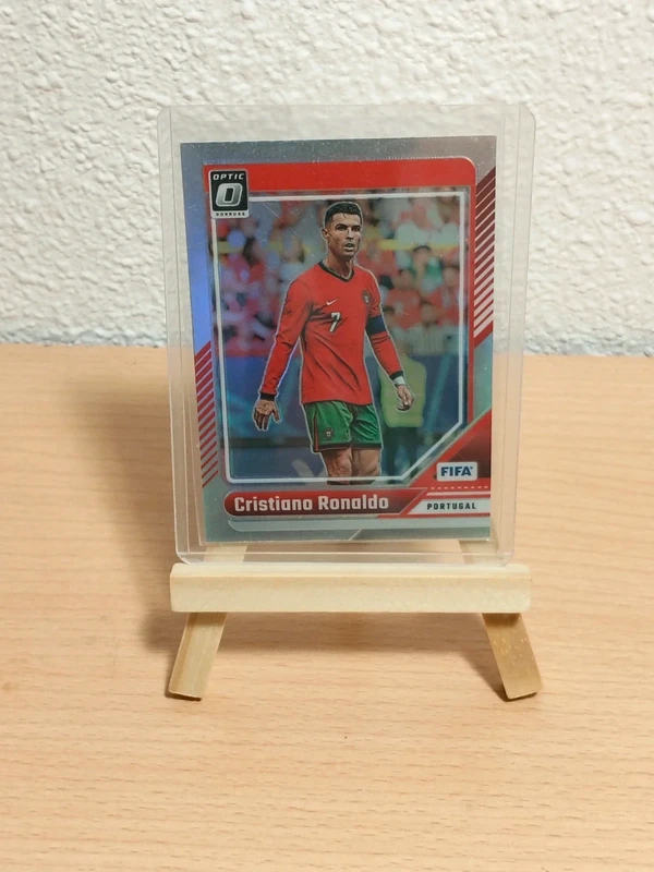 Cristiano Ronaldo refractor Panini Optic