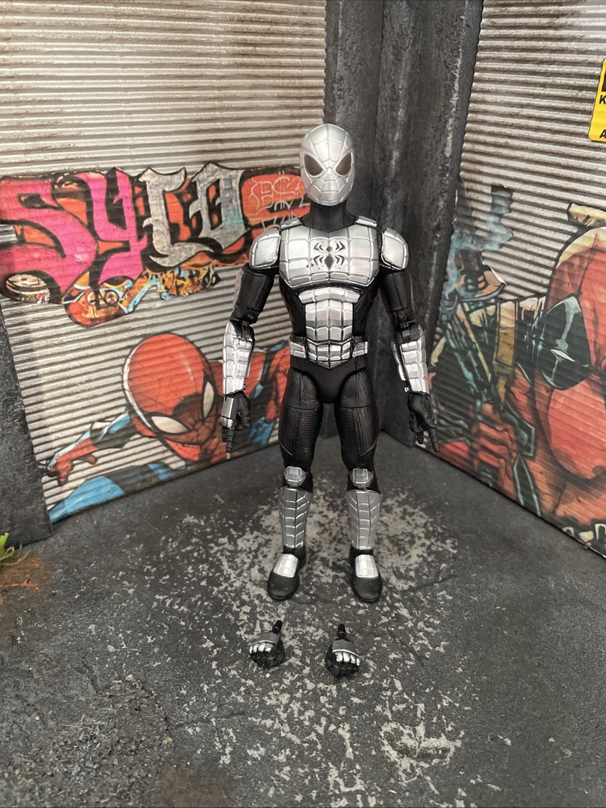 Marvel Legends Spider-Armor MK I Spider-Man Retro Wave Figure (Leggere Descrizione)