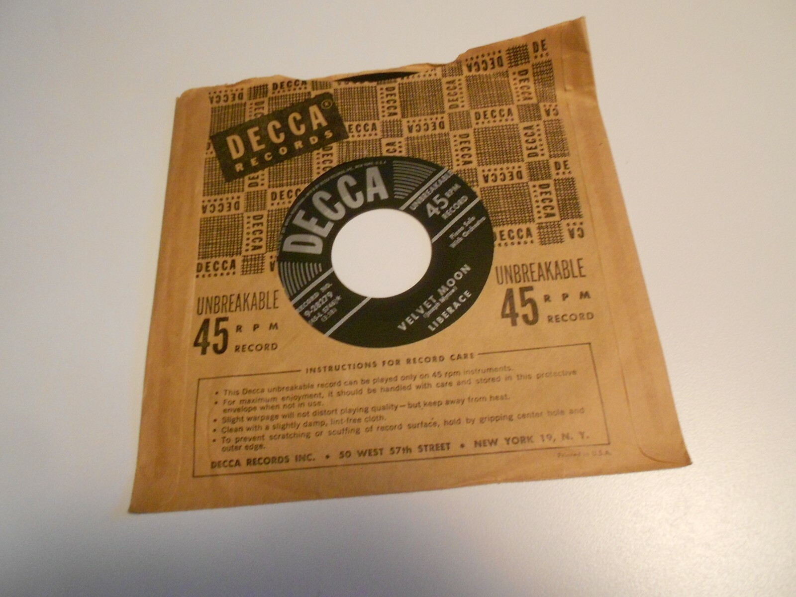 LIBERACE 45 RPM SINGLE VELVET MOON/IT'S SHADOW TIME DECCA 28279