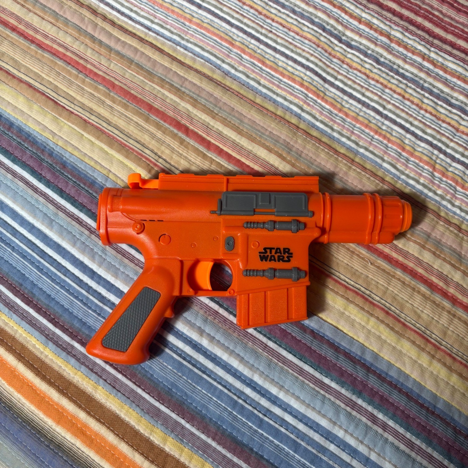 Star Wars Han Solo DL-44 Blaster Hasbro giocattolo elettronico arancione grigio C-022G