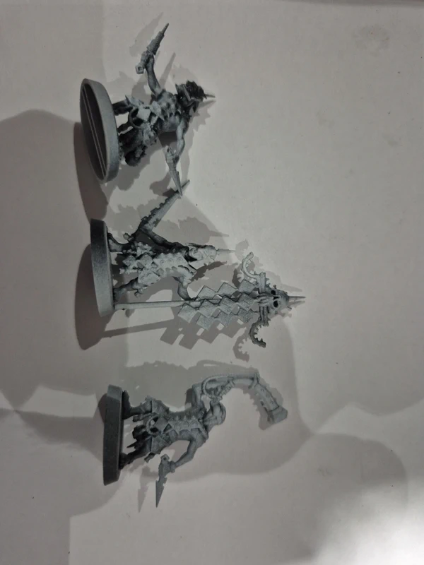 Lot de 3 figurines warhammer Sda en l etat