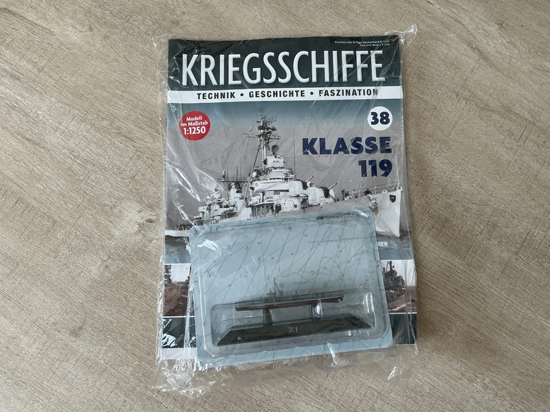 Neuf miniature bateau de guerre