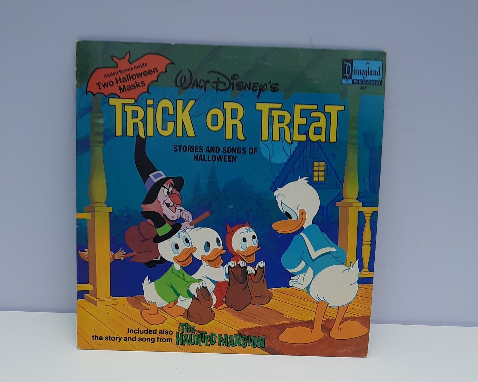 Walt Disney's Trick Or Treat LP Record 1974 Disneyland Halloween w/ Masks
