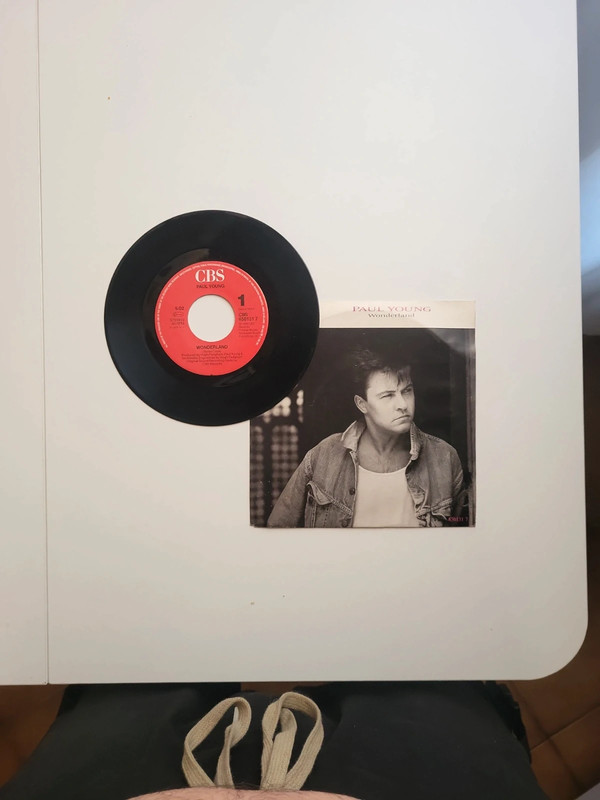 Paul Young - single 45 Wonderland & Between two fires