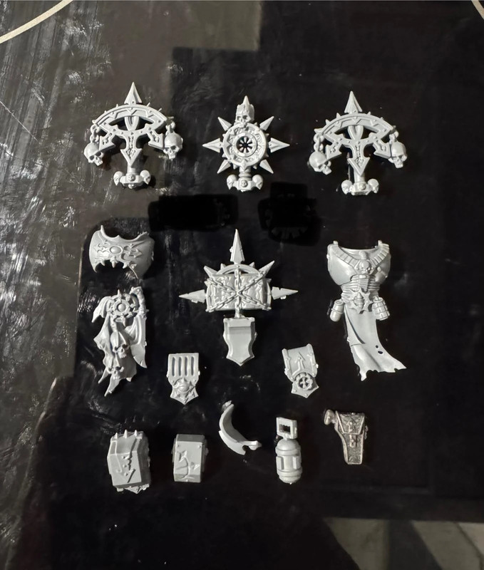 Legionaries Chosen Chaos Space Marine CSM Warhammer 40k Banners Icon Emblem Bits