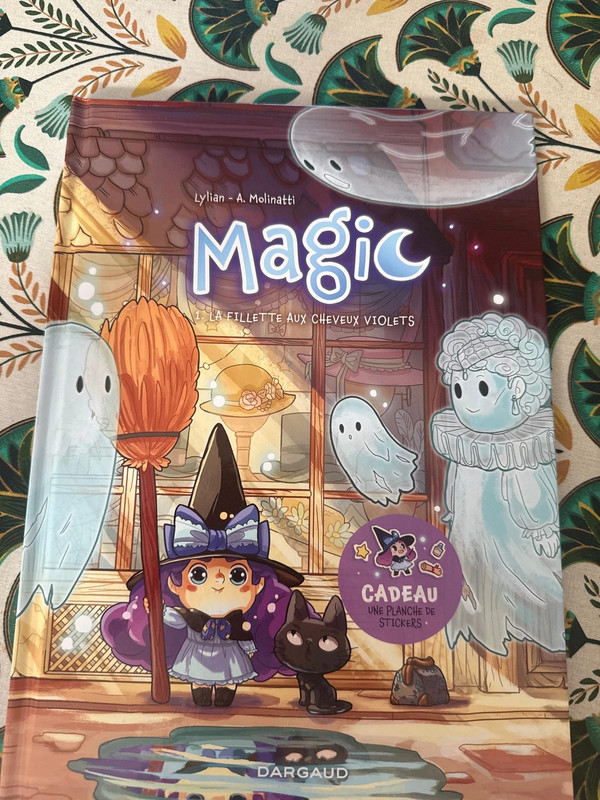 BD Magic la fillette aux cheveux violets