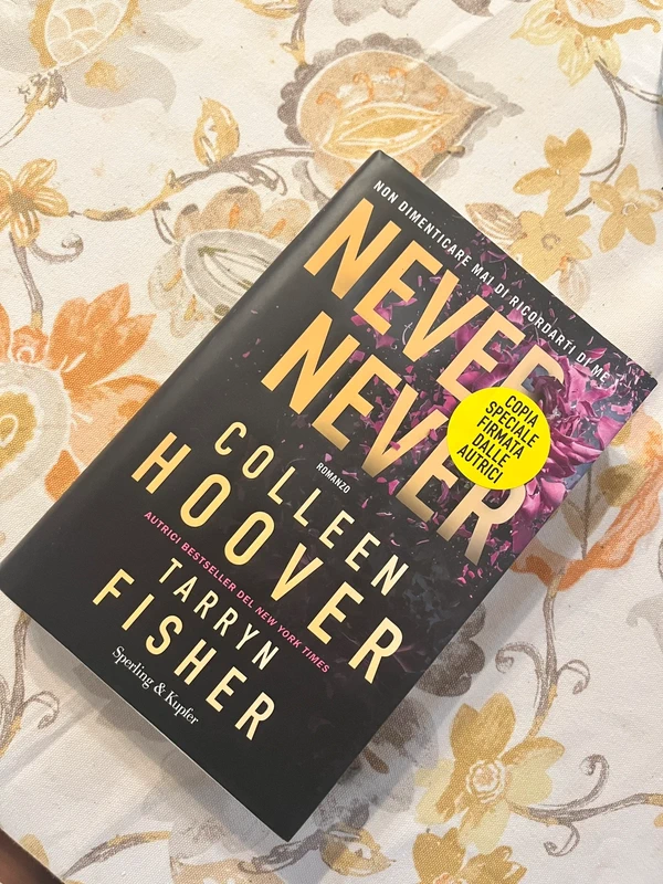 Libro "Never Never. Non dimenticare mai di ricordarti di me" - Colleen Hoover & Tarryn Fisher