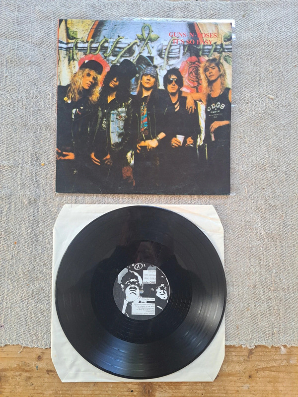 Guns N' Roses t's So Easy  Back With A Bullet!