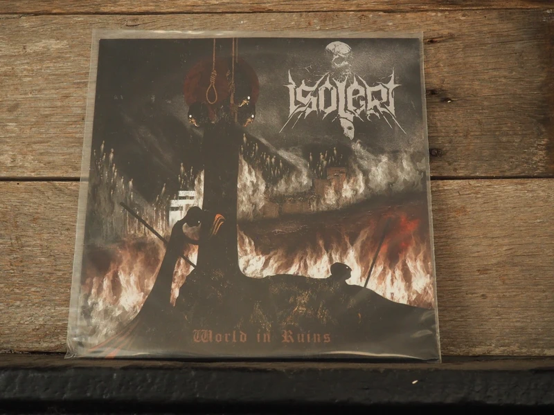 Isolert "World In Ruins" 12"LP