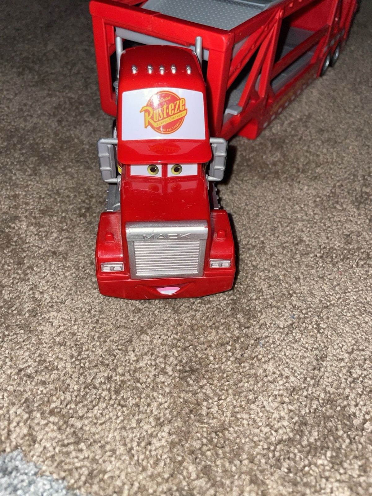 Trasportatore Semi Mack 18" Disney Pixar Cars Rusteze Racing Center Trasporto