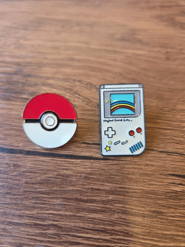 Pines de Pokemon y GameBoy