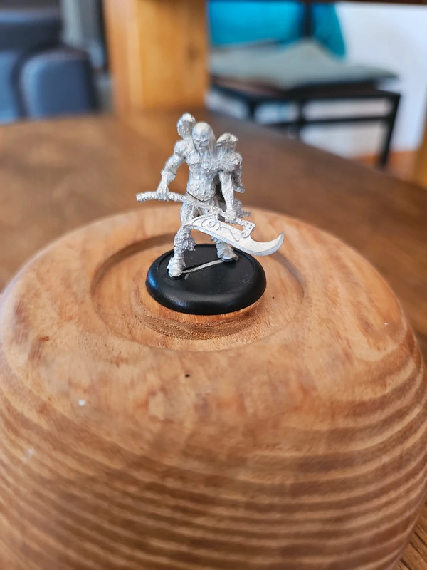 Figurine métal de Wyrd barbare très détaillée