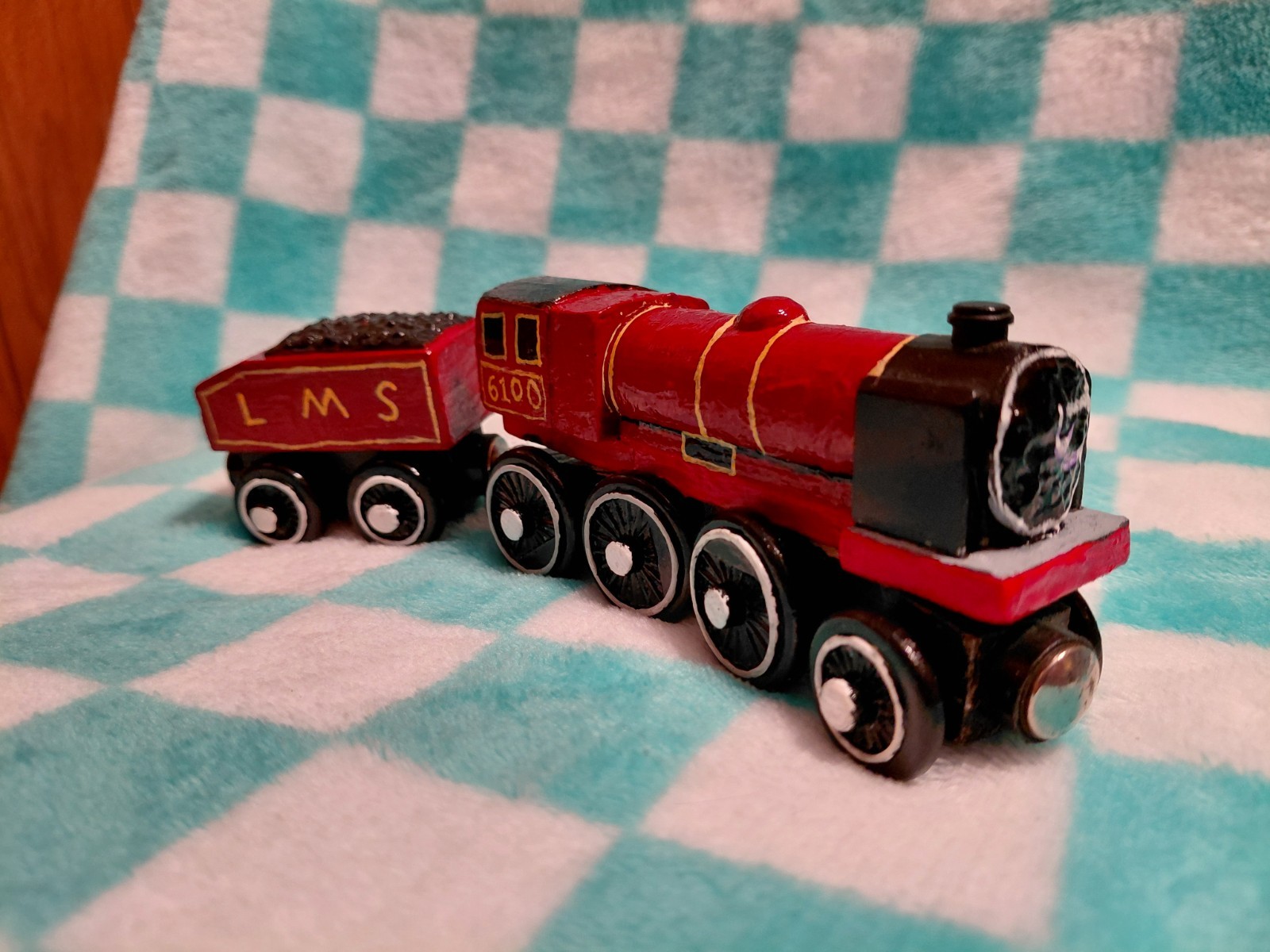 Locomotiva Thomas Ferrovia in legno personalizzata dipinta a mano LMS 6100 Royal Scot