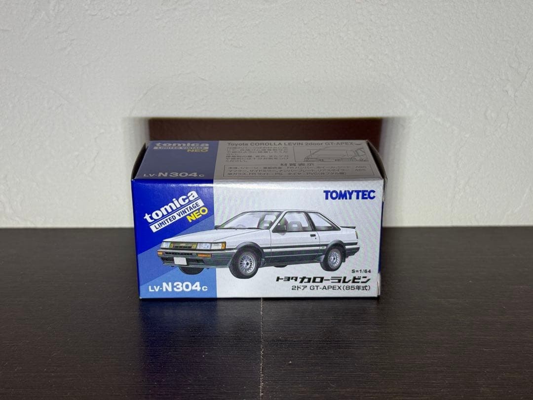 Tomica Limited Vintage Neo Toyota Corolla Levin 2-Door GT-APEX