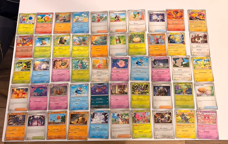 lotto composto da 50 carte Pokémon